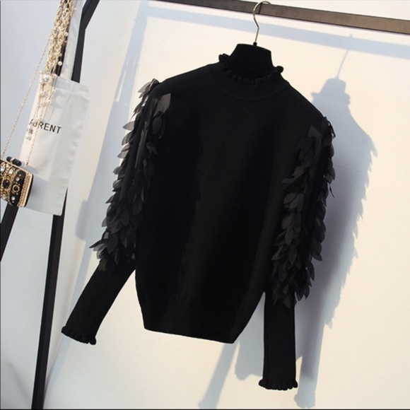 New! Gorgeous Feminine Petal Sleeve Ruffle Sweater - Picture 7 of 8